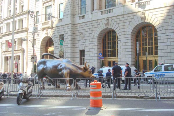 Déploiement policier à Wall Street lors d'une manifestation anti capitaliste (New-York)