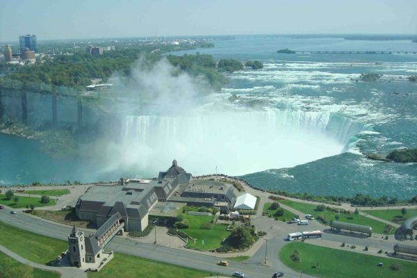 Vue des chutes à Niagara, à partir du restaurant panoramique
