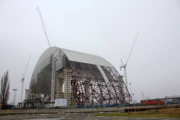 Nouvelle arche du réacteur 4 en construction